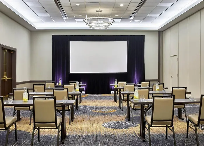 Hotel Renaissance Chicago 4*