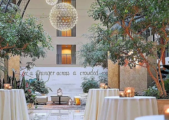 Hotel Renaissance Chicago 4*